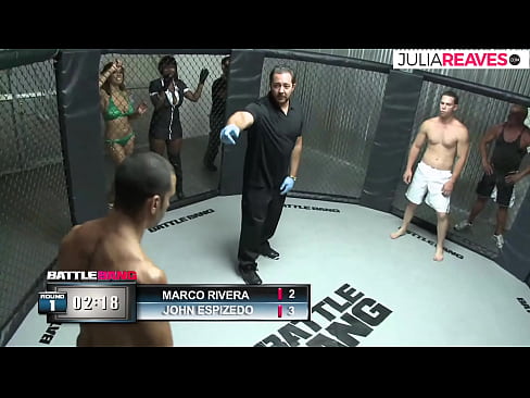 ❤️ Ο Ultimate Fighter γαμάει ένα κορίτσι αμέσως μετά από έναν αγώνα στο ρινγκ ❌ Γαμήσι ️