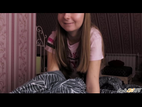 ❤️ Blonde Sucks her Best Friend Deeply και παίρνει σπέρμα στο στόμα της ❌ Γαμήσι ️